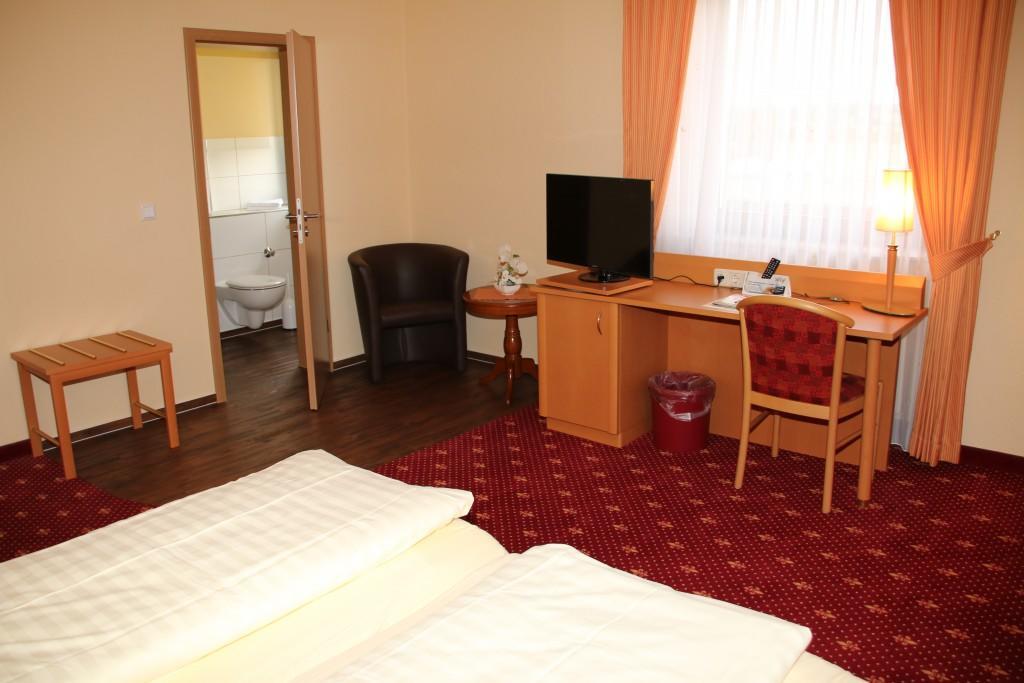 Landgasthof Hotel Bechtel Zella Bagian luar foto