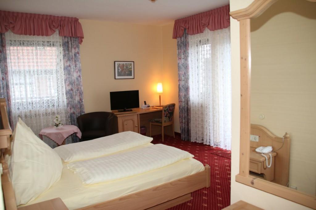 Landgasthof Hotel Bechtel Zella Bagian luar foto