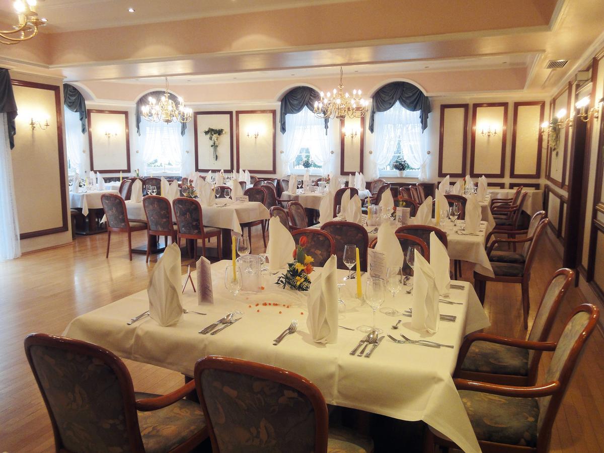 Landgasthof Hotel Bechtel Zella Bagian luar foto