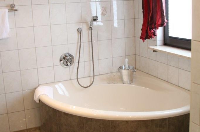 Landgasthof Hotel Bechtel Zella Bagian luar foto